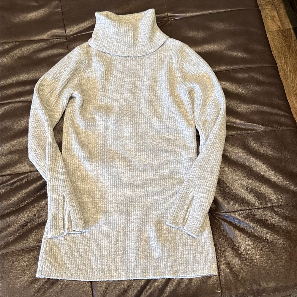 Cozy 46% merino wool slit cuff sweater medium